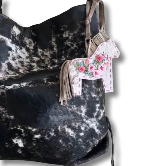 Little Leather Rodeo Horse with Flowers (Black and Pink) Bag Charm - Picture 4 of 6
